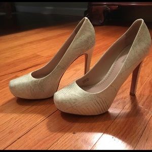 Por La Victoire Gilliana platform heels